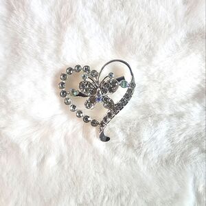 🔥FASHIONABLE BROOCH🔥